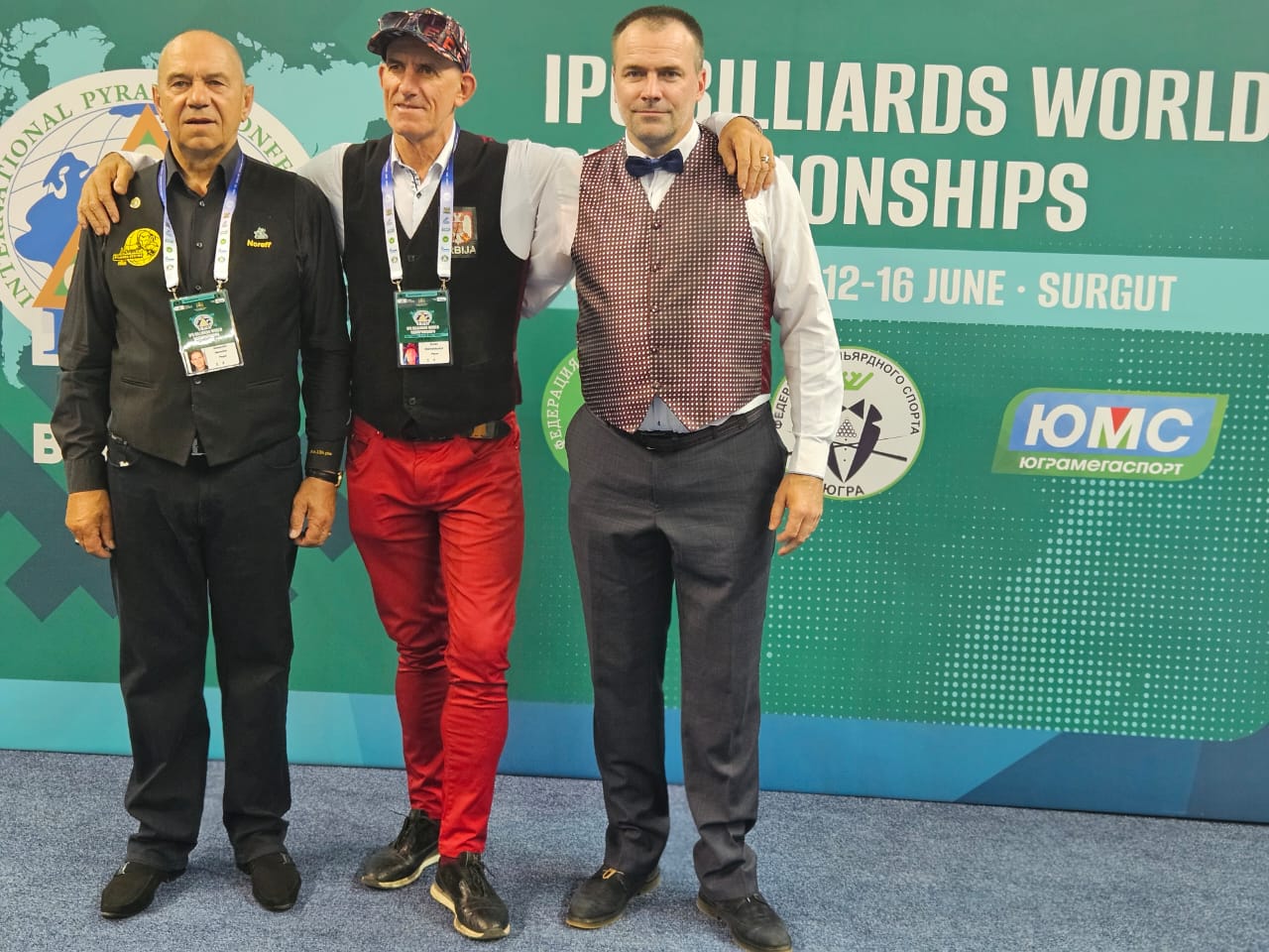 Александр Демакин вместе с другими игроками на чемпионате мира IPC в Сургуте